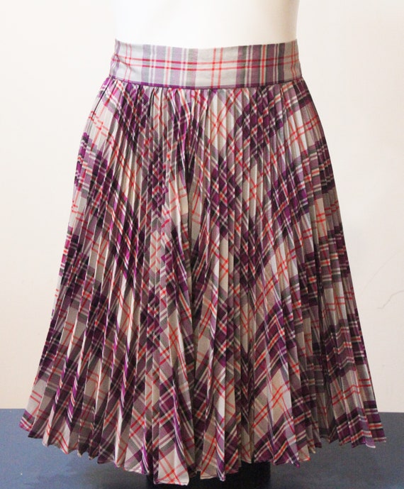 Lovely Vintage Pleated Plaid Taffeta Skirt - image 9