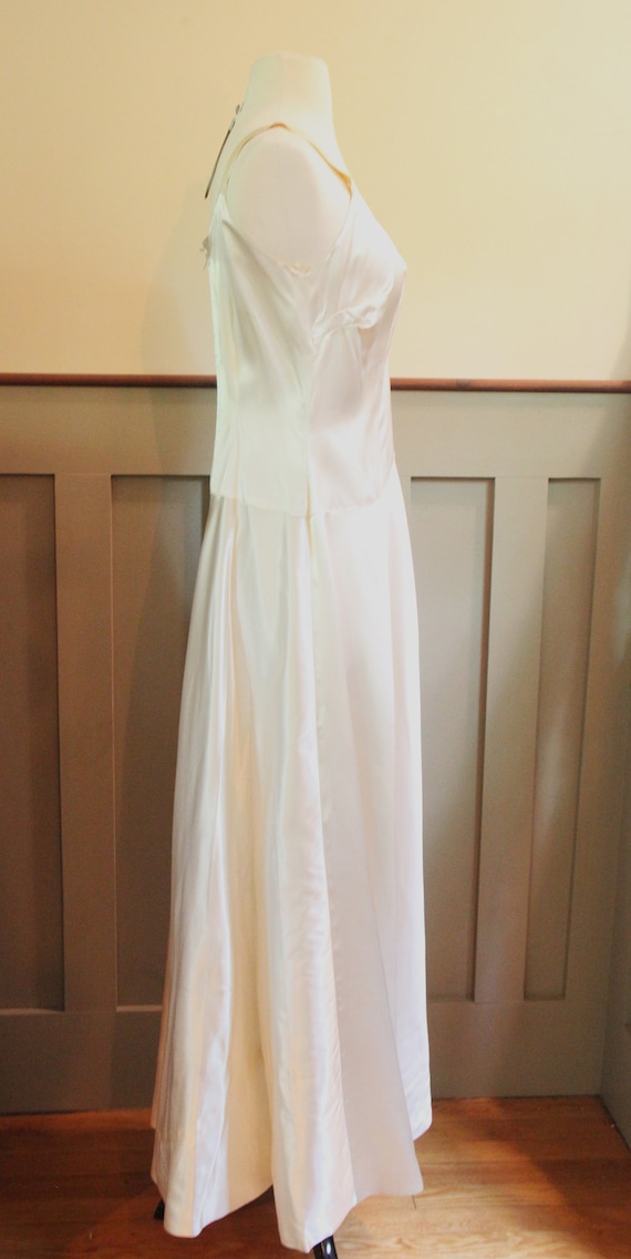 Beautiful Vintage 1940's Satin Dress in Ivory-Hea… - image 5