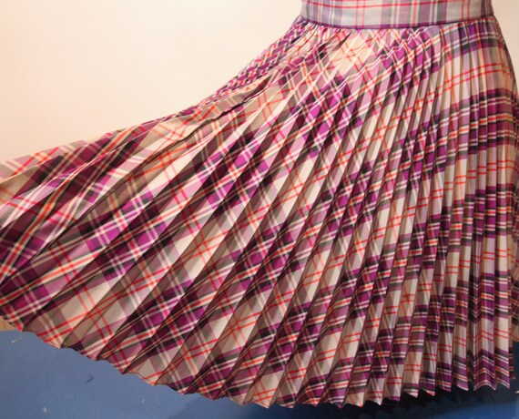 Lovely Vintage Pleated Plaid Taffeta Skirt - image 5