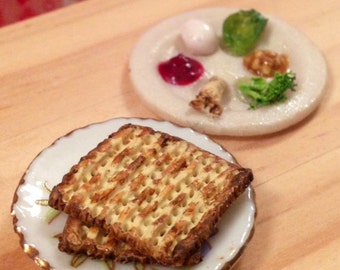 Dollhouse Miniature Seder Plate and Matzah for Passover - 12th scale miniature food - Jewish Miniatures