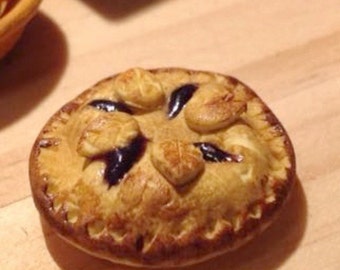 Dollhouse Miniature Food - Polymer Clay Blueberry Pie- miniature pie in 12th scale for dollhouse