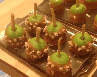 Dollhouse Miniature Caramel apples with Crushed Peanuts - 12th scale miniature polymer clay food