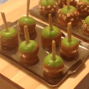 Dollhouse Miniature Caramel Apples - 12th scale miniature food
