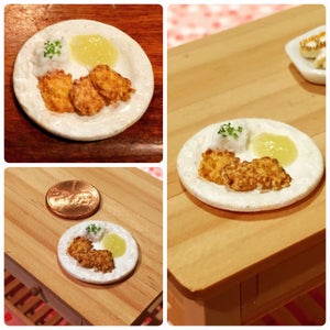 Puppenhaus Miniature Chanukka Latkes - Kartoffelpfannkuchen - Miniatur im 12.Maßstab