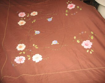 Huge beautiful 1940's appliqued and embroidered cotton tablecloth in excellent condition
