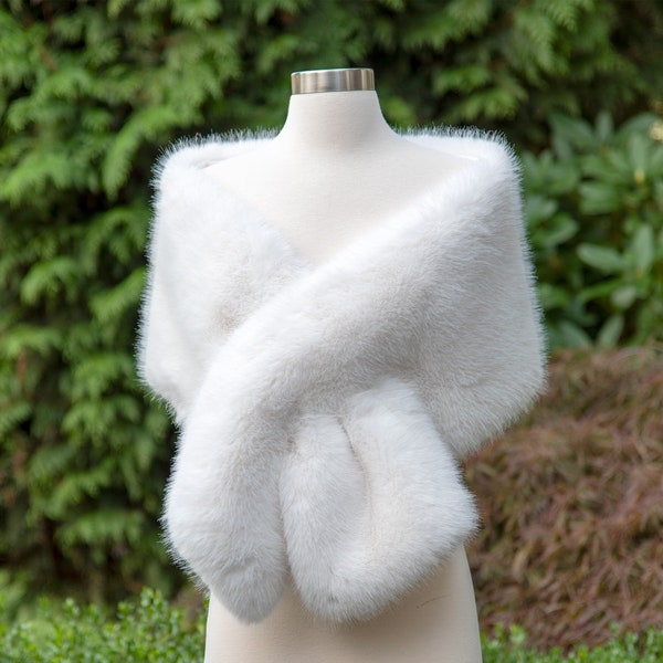 Light ivory faux fur wrap bridal shawl faux fur shrug made of fox imitation fur