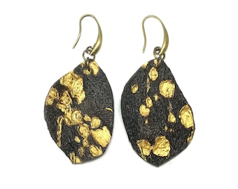 Wooden gold earrings, sustainable earrings, boho earrings, black dangle earrings, handmade bijoux, lightweight earrings, natural jewellery