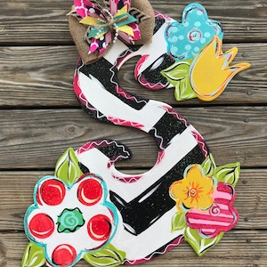 Personalized Door Hanger- Initial Door Hanger - Custom Sign - Personalized Wreath - Monogram Door Hanger - Front Door Sign - Year Round