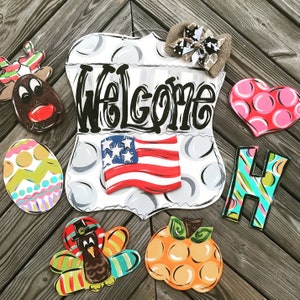 Personalized Door Hanger - Door Hanger - Christmas Door Hanger - Initial Door Hanger - Interchangeable Sign - Year Round Decor - wreath