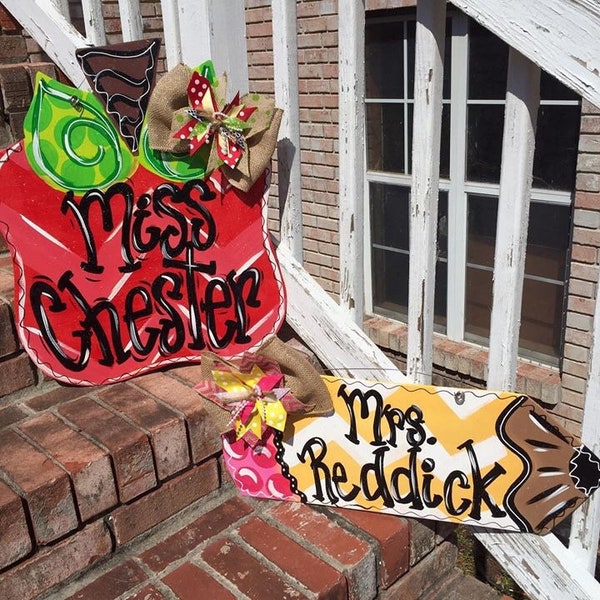 Teacher Gift - Teacher Door Hanger - Classroom Door decor - School decorations - Teachers Gift - Apple - Pencil