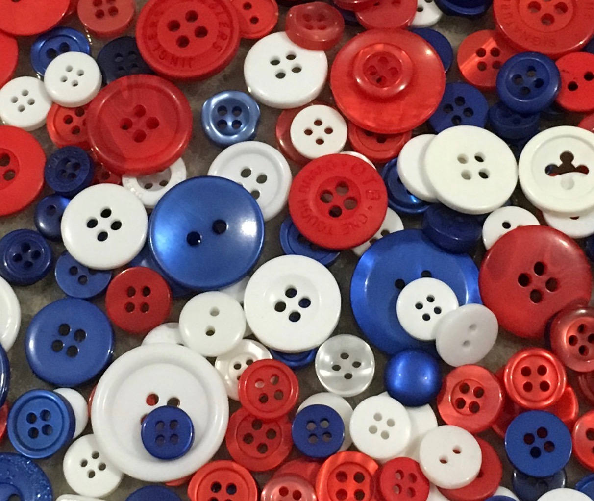 Patriotic Theme Buttons Mixed Bulk 50pcs Assorted Sizes, Sewing Buttons