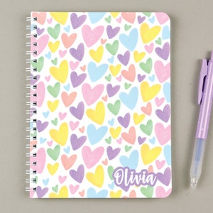 Cuaderno personalizado para niñas, cuadernos personalizados para la escuela, cuaderno de corazón de arcoíris para niñas, cuaderno con patrón de corazón