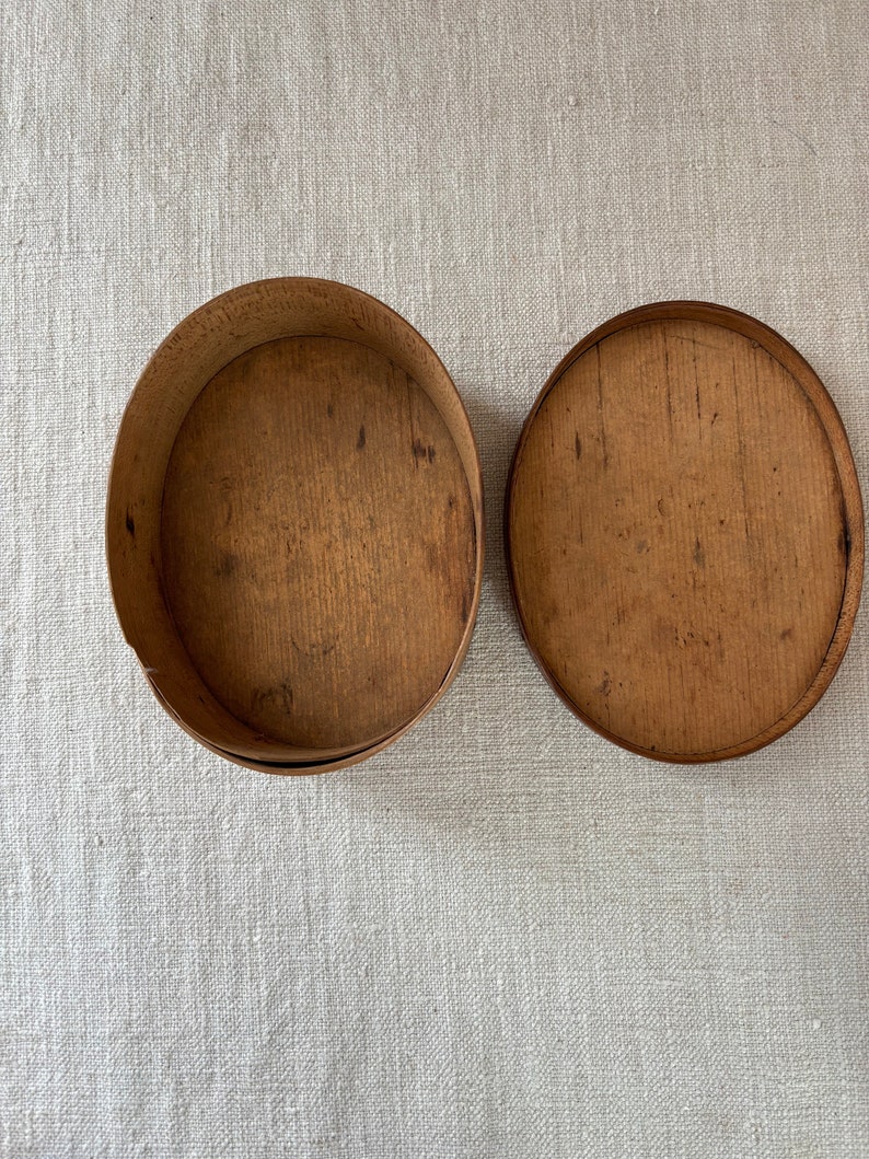 19th Century Oval Pantry Box, Country Kitchen Pantry and Kitchen, Primitive Decoration, Treen image 10