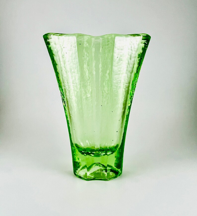 Rare Fire & Light Celery Green Aurora Art Glass Vase UV Glow Etsy