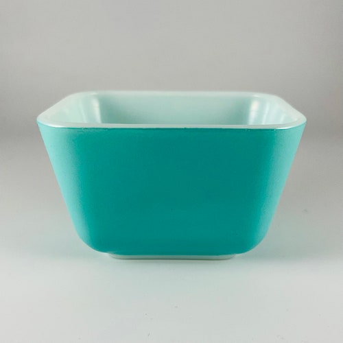 Pyrex Turquoise Refrigerator Dishes with Lids • shops 0501/0502 •