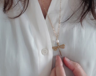 Collana con libellula e perla di fiume