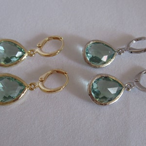 Catherine Inspired Replikate Classic Everyday Light Green Teardrop Hoop Earrings Royal Gift Idea Princess of Wales Kate Middleton