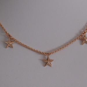 Kate Middleton Princess of Wales Duchess of Cambridge Yellow Gold Three Star Necklace
