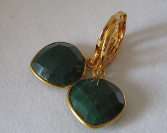 Pippa Middleton Matthews Inspired Faceted Heart-Shaped Emerald Green Hoop Earrings