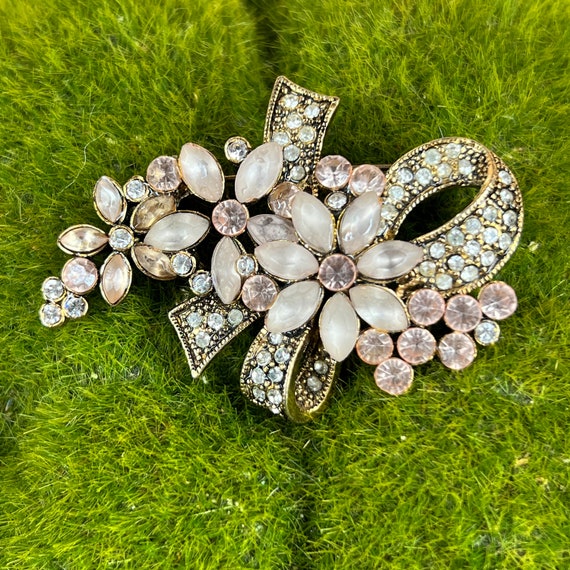 Vintage Flower Ribbon Rhinestone Brooch - Milky Ma