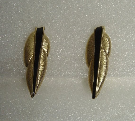 vintage 50s/60s black enamel clip on earrings ear… - image 1