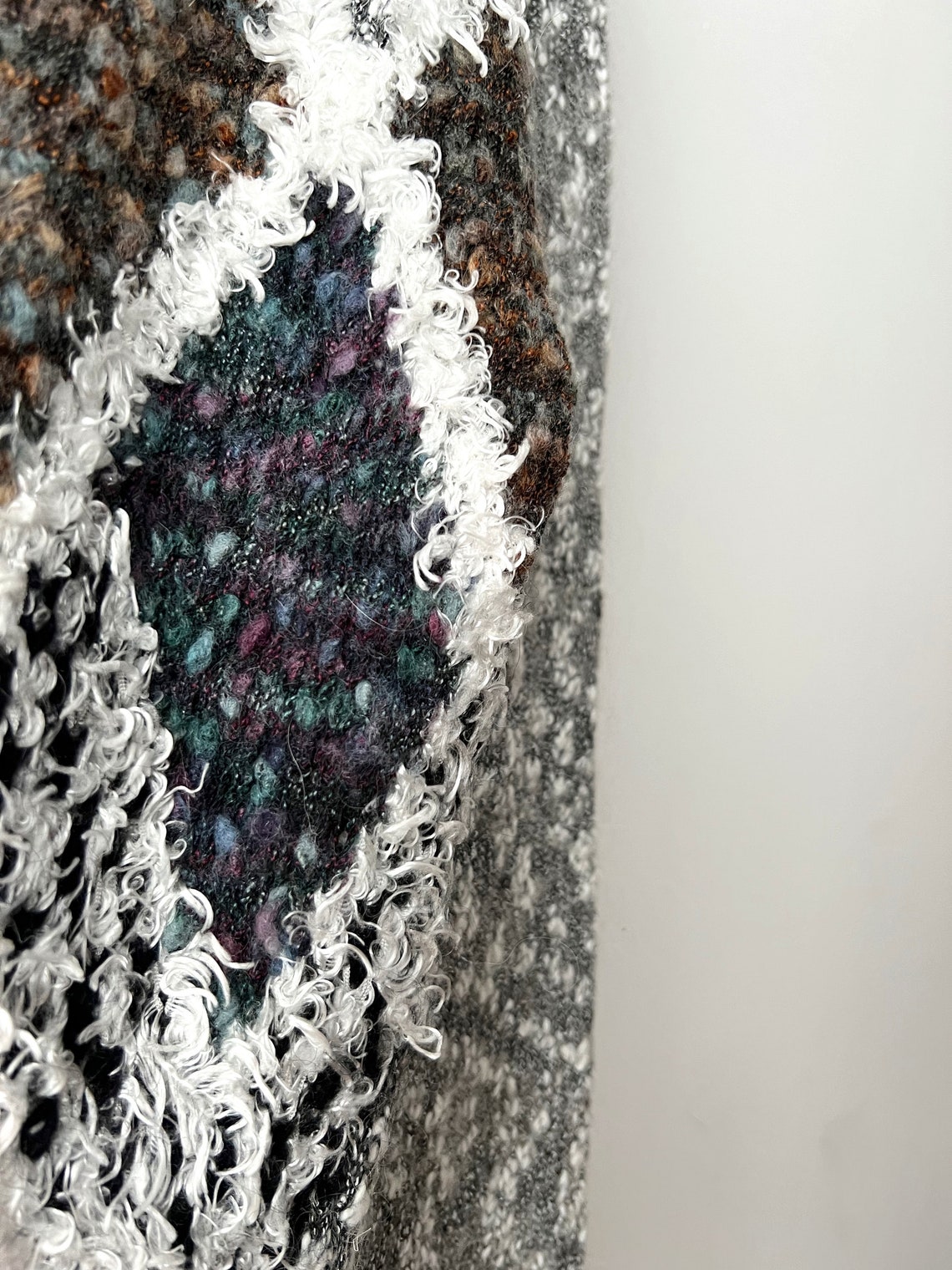 90's Cardigan Grey Fuzzy Cardigan Embroidered Vintage Cardigan Small to Medium Size Women's Button up Sweater Patterned Cardigan, foto 3 di 5
