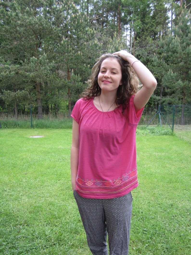 Vintage Women/'s Pink Embroidered Top Short Sleeve Peasant Folk Style Top Bright Colors Summer Top Medium Size Comfortable Festival top