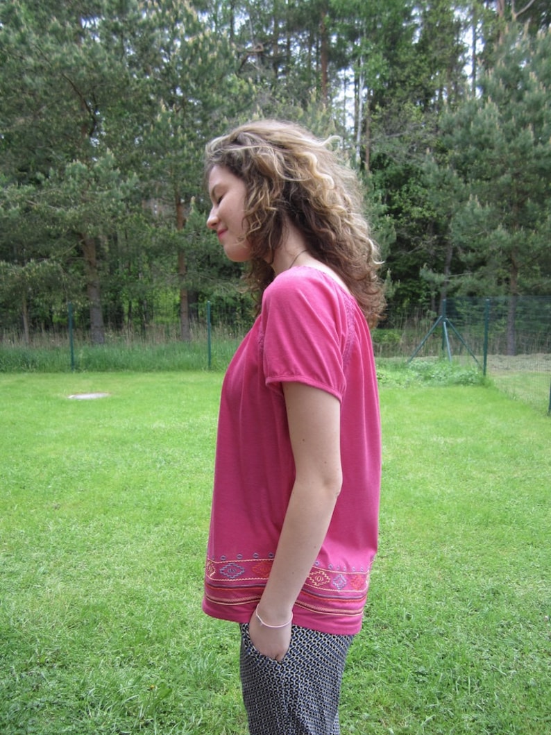 Vintage Women/'s Pink Embroidered Top Short Sleeve Peasant Folk Style Top Bright Colors Summer Top Medium Size Comfortable Festival top