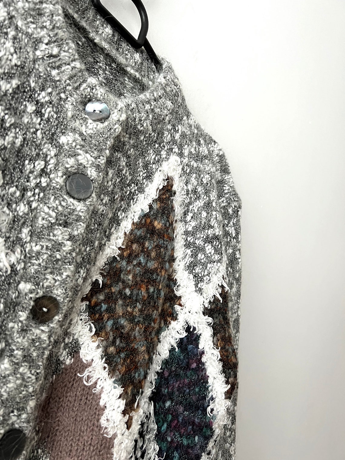 90's Cardigan Grey Fuzzy Cardigan Embroidered Vintage Cardigan Small to Medium Size Women's Button up Sweater Patterned Cardigan, foto 2 di 5
