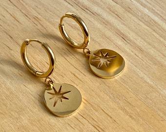 Creole earrings with a hanging medal in GOLDEN stainless steel with a chiseled STAR Golden jewel S1