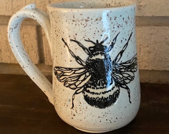 Speckled Stoneware Bee Mug in Cream Glaze