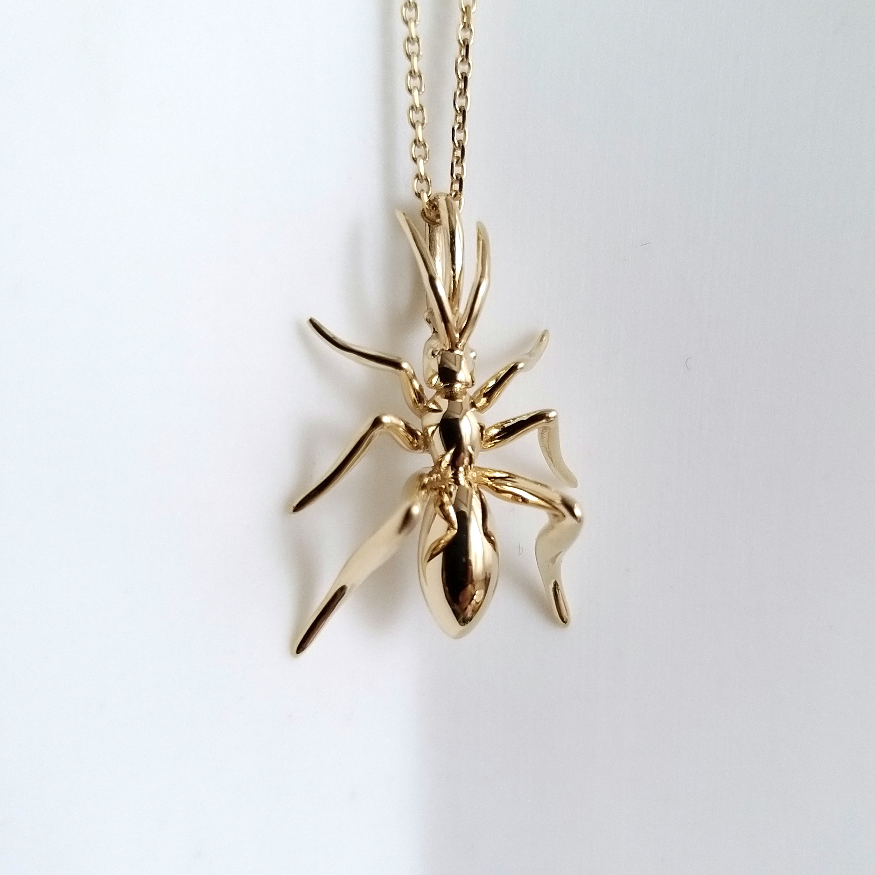 人気商品の入荷速報 入荷Now Gold Solid 14K Realistic Pendant Insect Bug Necklace, Ant アクセサリー