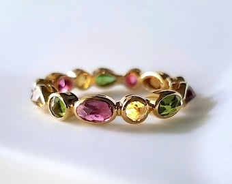 Anillo de eternidad de turmalina en oro de 14 quilates: anillo apilable con gema, piedra natal de octubre