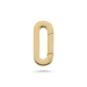 Può includere: Una chiusura ovale color oro con apertura a cerniera. La chiusura è in metallo lucido e liscio. Il design è semplice e moderno, adatto per gioielli o accessori.