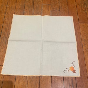 8 Vintage Napkins with an Appliqued Flower image 2