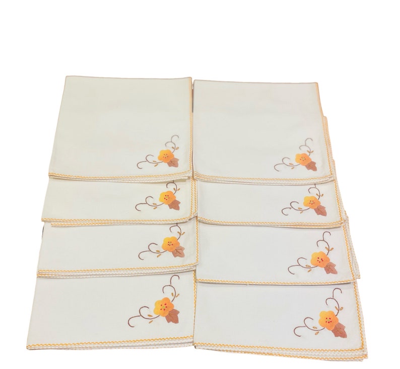 8 Vintage Napkins with an Appliqued Flower image 1