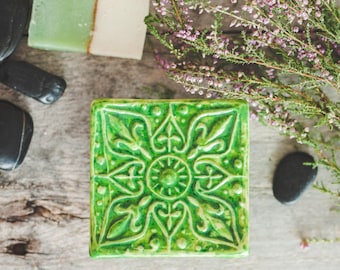 Bright green ceramic soap dish with drain - Ornamented green pottery draining sponge dish