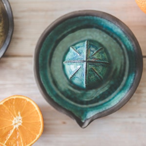 Ceramic aqua blue citrus juicer - Pottery lemon squeezer - Handmade orange juice maker