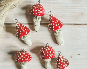 Lot de six décorations de champignons pour sapin de Noël - Décoration champignon rouge en céramique - Cadeau de Noël champignon poterie