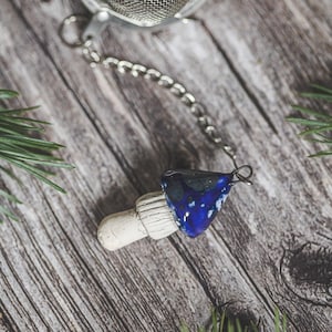 Loose leaf tea strainer with blue mushroom - Tea infuser with ceramic fungus - Christmas gift