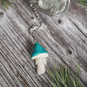 Loose leaf tea strainer with ocean blue mushroom - Tea infuser with ceramic mushroom charm - Christmas gift - Easter gift