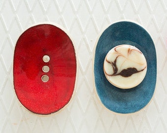 Oval ceramic draining soap dish - Red ceramic soap dish with drain - Blue pottery soap dish with holes
