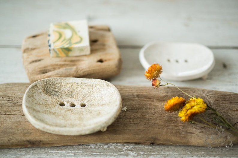 Rustic soap dish with drain - Pottery soap tray with holes - Handmade soap dish - Oval sponge holder