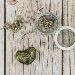 Loose leaf tea infuser with moss green heart - Tea strainer with heart for tea lover - Christmas gift