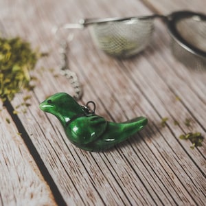 Loose leaf tea strainer with green ceramic bird - Herbal tea infuser with perching bird -  Christmas gift