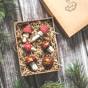 Decorazioni a forma di fungo in ceramica fatte a mano: amanita del bosco per l'albero di Natale, decorazione a forma di porcino