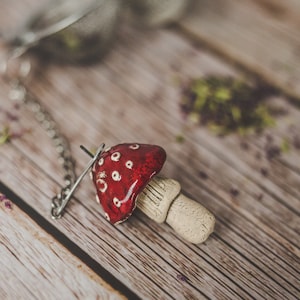 Loose leaf tea strainer with red pottery mushroom - Tea infuser with ceramic mushroom charm