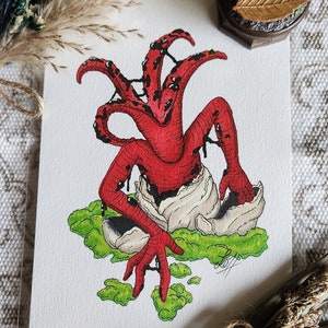 Puede incluir: Una criatura roja y negra con múltiples brazos y piernas emerge de un huevo roto sobre una superficie de musgo verde. La criatura tiene una textura pegajosa y goteante.