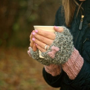 KNITTING PATTERN Bonnie Bow Wristwarmers Fingerless Gloves image 4