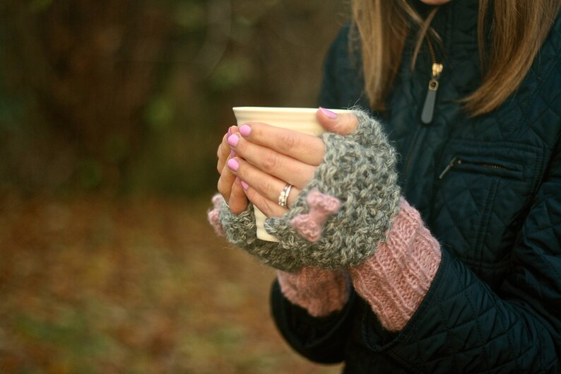 KNITTING PATTERN Bonnie Bow Wristwarmers Fingerless Gloves image 4